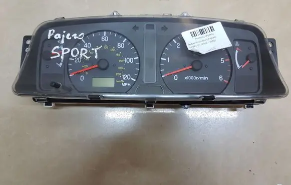 Mitsubishi Pajero Sport I Speedometer (instrument cluster) MR590142