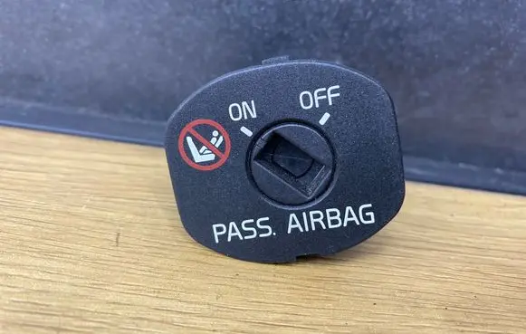 Volvo V50 Passenger airbag on/off switch 08697008 05335B040