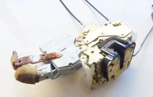 Subaru Forester SG Front door lock