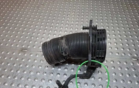 Volkswagen Touran I Air intake hose/pipe S27705760 1K0129684
