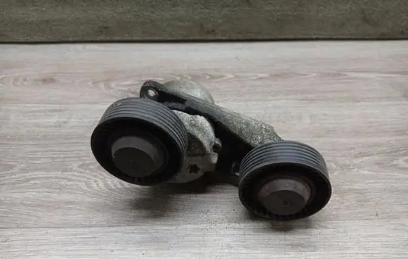 Volvo V70 Alternator belt tensioner 