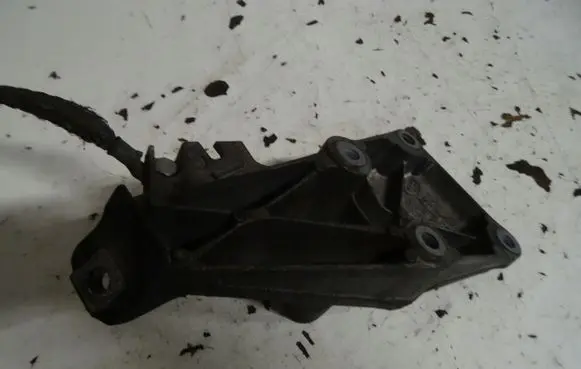 BMW 1 E81 E87 Engine mounting bracket 22116776529