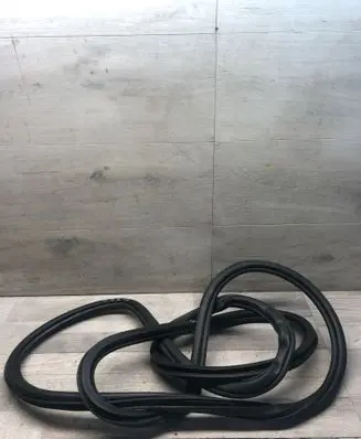 Audi Q7 4M Rubber seal front door window/glass 