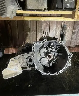 Mitsubishi Carisma Manual 5 speed gearbox 1023625