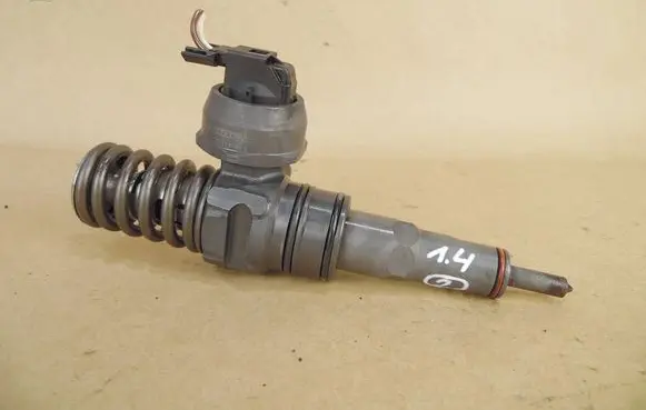 Volkswagen Polo IV 9N3 Fuel injector 0414720215