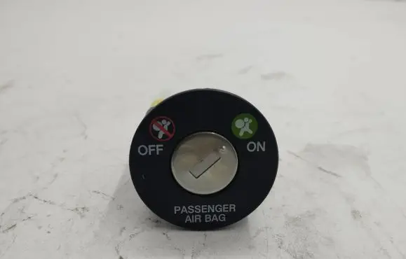 KIA Sorento Passenger airbag on/off switch 
