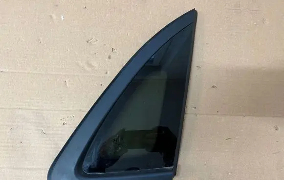Hyundai Kona I Rear side window