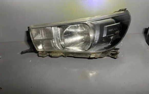 Toyota Hilux (AN120, AN130) Headlight/headlamp