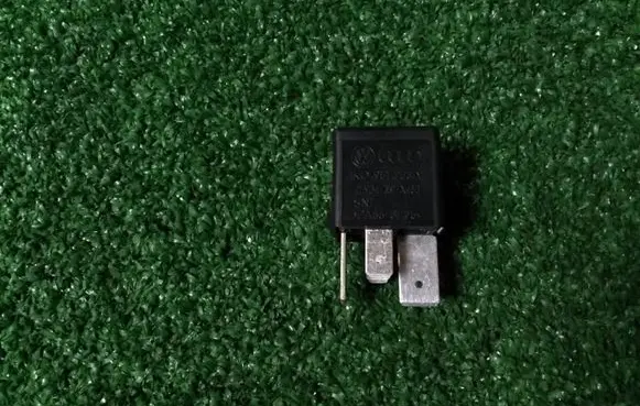 Skoda Octavia Mk2 (1Z) Other relay 1K0951253A V23134J52X430