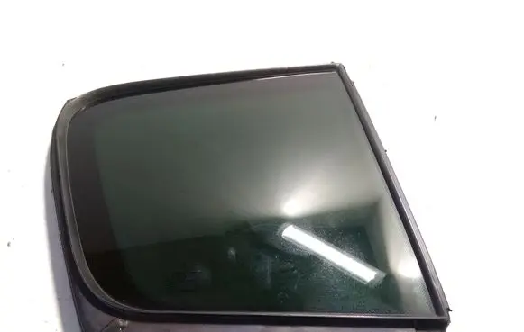 KIA Sportage Rear vent window glass 