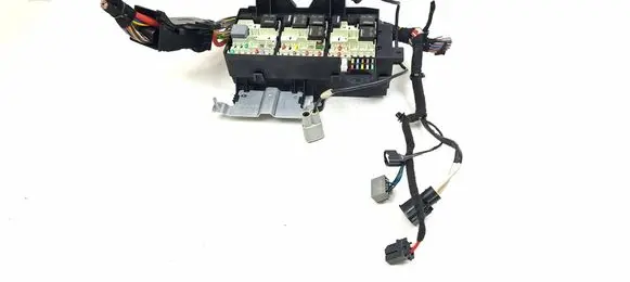 Jaguar XE Fuse module GX7314C445AA R8Z9A 17062016