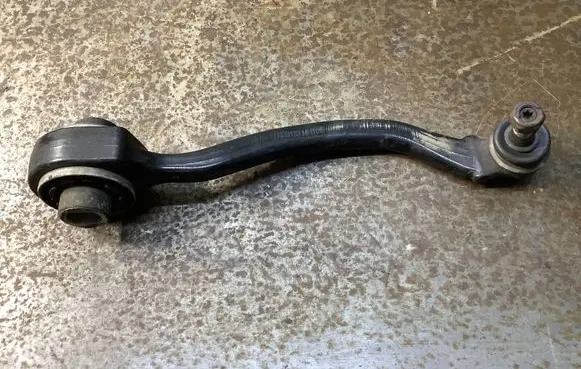 Mercedes-Benz CLK A209 C209 Front control arm 1338133MH102