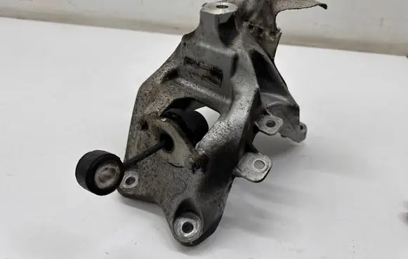 Engine mount bracket