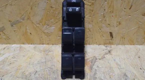 Toyota Auris 150 Electric window control switch 8404002100