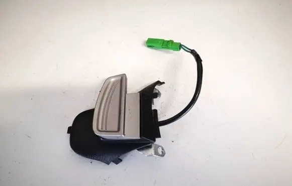 Honda Insight Steering wheel buttons/switches m38474 m38471