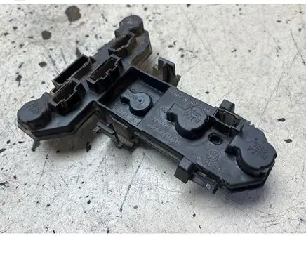 Volkswagen Golf IV Tail light bulb cover holder 1J6945257
