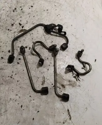 Fuel injector supply line/pipe