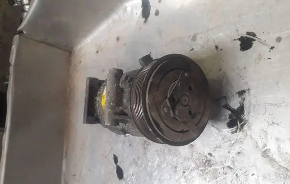 Renault Scenic II - Grand scenic II Air conditioning (A/C) compressor (pump) 8200309193