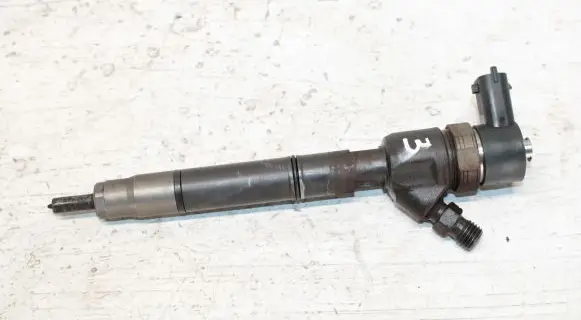 Hyundai i40 Fuel injector 338002A800