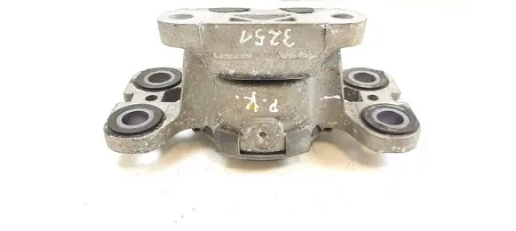 Volvo V70 Engine mount bracket 31316875
