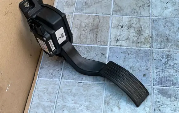Hyundai Santa Fe Accelerator throttle pedal 327262B900