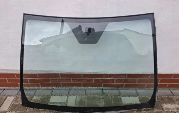 Toyota Yaris Front windscreen/windshield window 