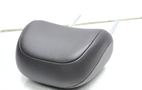 Volkswagen PASSAT B8 Front seat headrest 