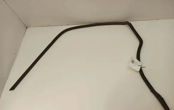 Mercedes-Benz COMPAKT W115 Rear door rubber seal (on body) 