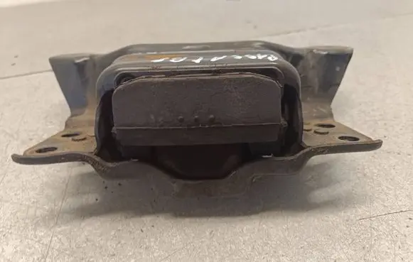 Engine mount bracket