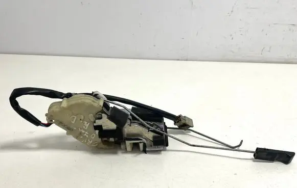 Honda CR-V Front door lock 050628