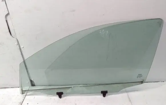 Nissan Qashqai Front door window glass four-door