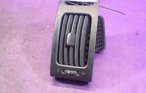 Hyundai i30 Dashboard air vent grill cover trim U0465248