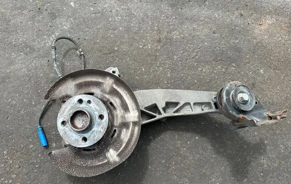 Mini Cooper Hatch Hardtop Rear wheel hub spindle/knuckle 