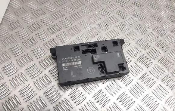 Mercedes-Benz E W211 Door control unit/module 2118706926