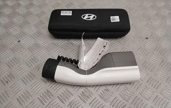 Hyundai Kona I Wireless charging module 916B1BF030AA