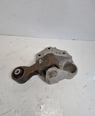 Peugeot 508 Engine mounting bracket 9647646380