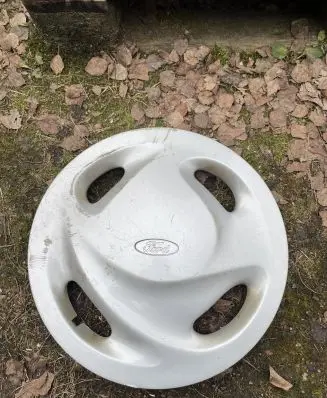 Ford Galaxy R15 wheel hub/cap/trim 95W1130FB