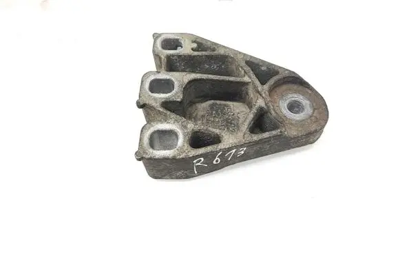 Volkswagen Transporter - Caravelle T5 Engine mounting bracket 7E0199207