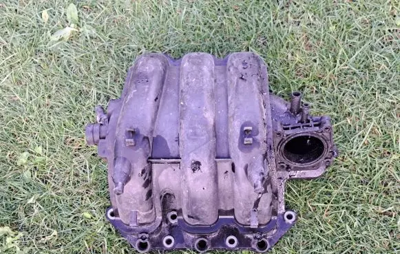 Volkswagen Polo IV 9N3 Intake manifold 03E129711C