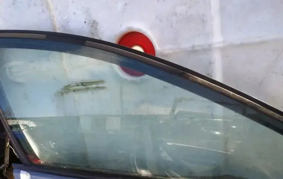 Citroen C5 Front door window glass four-door