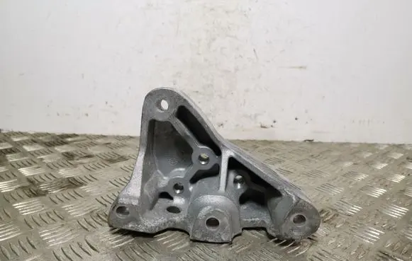 Jeep Cherokee Engine mounting bracket 68141735AC