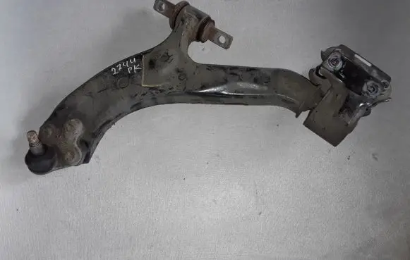 Honda CR-V Front lower control arm/wishbone 