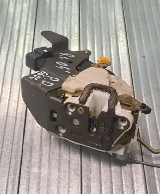 Suzuki Wagon R+ Front door lock