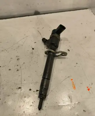 Volvo V70 Fuel injector 30750283