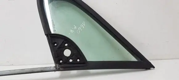 Peugeot 307 Front door vent window glass four-door 963445638