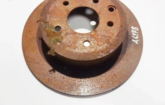 Nissan Qashqai Rear brake disc neventiliuojamas