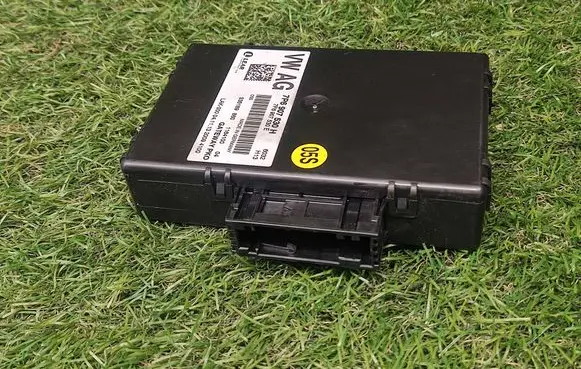 Volkswagen Touareg II Gateway control module 7P6907530H 7P6907530E