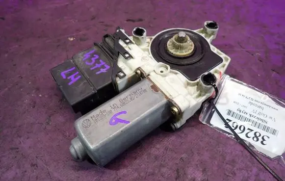 Volkswagen Golf III Front door window regulator motor 
