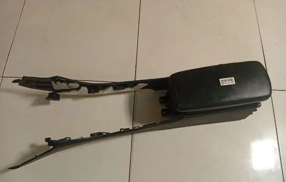 Lexus IS 220D-250-350 Armrest