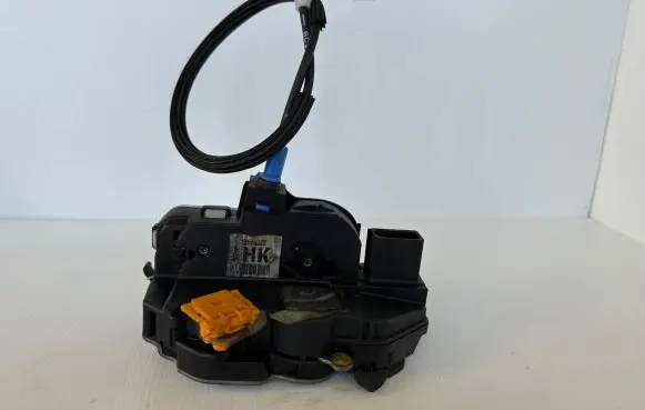 Opel Mokka Front door lock 13579522